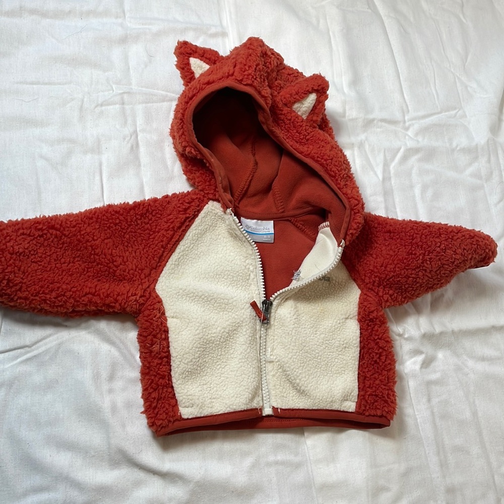 Baby Columbia fleece jacket. Runs very large. Fits up to 9mo.